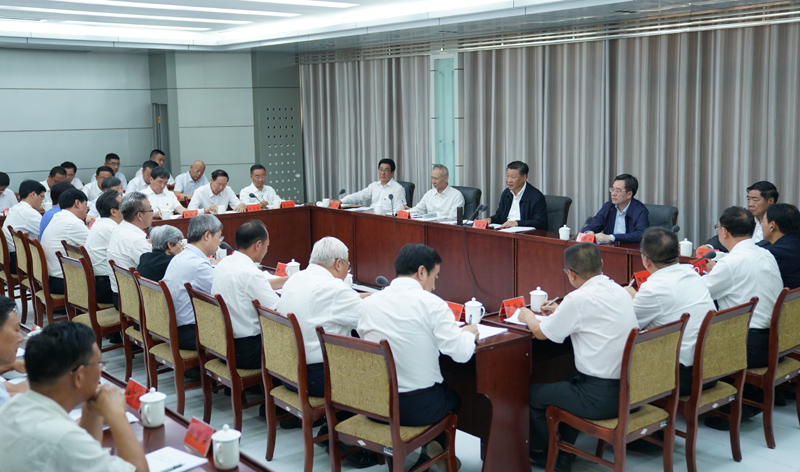 8月19日至22日，中共中央總書記、國家主席、中央軍委主席習近平在甘肅考察。這是19日下午，習近平在敦煌研究院同有關專家、學者和文化單位代表座談并發(fā)表重要講話。