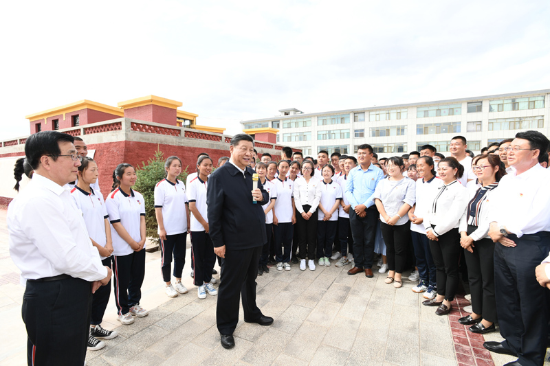 8月19日至22日，中共中央總書記、國家主席、中央軍委主席習近平在甘肅考察。這是20日下午，習近平在張掖市山丹培黎學校同師生親切交流。