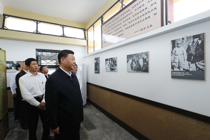 8月19日至22日，中共中央總書記、國家主席、中央軍委主席習近平在甘肅考察。這是20日下午，習近平在張掖市山丹培黎學校參觀學校創(chuàng)辦人路易·艾黎故居。
