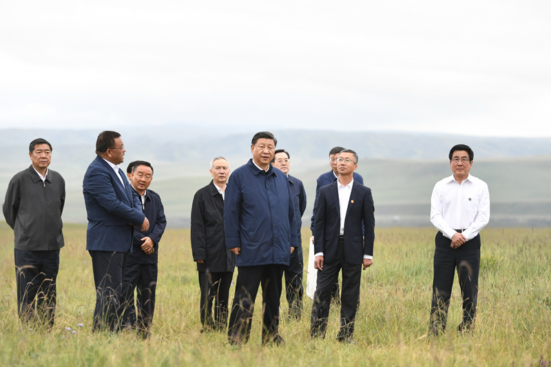8月19日至22日，中共中央總書記、國家主席、中央軍委主席習近平在甘肅考察。這是20日下午，習近平在中農(nóng)發(fā)山丹馬場有限責任公司一場考察，實地了解祁連山生態(tài)環(huán)境恢復和保護情況。